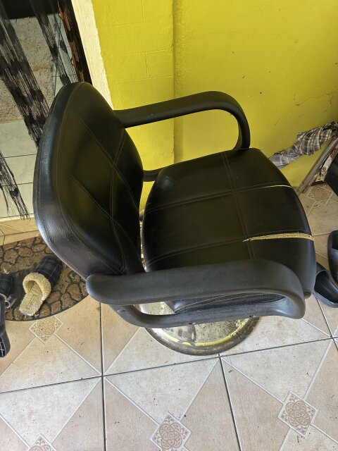 FULLY FUNCTIONAL Saloon Chair For Sale Chairs Portmore