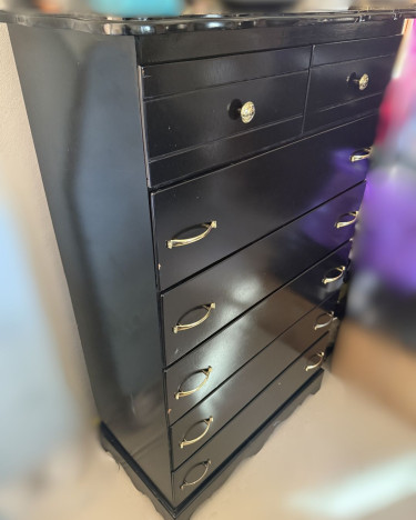 DRESSER & CHEST OF DRAWERS