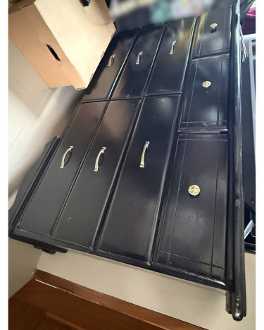 DRESSER & CHEST OF DRAWERS
