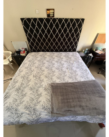 KING MATTRESS AND BASE Beds St. Andrew