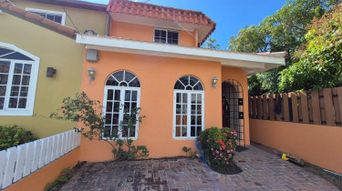 2 Bedrooms 2 Bath House in Bridgeview Houses Bridgeview