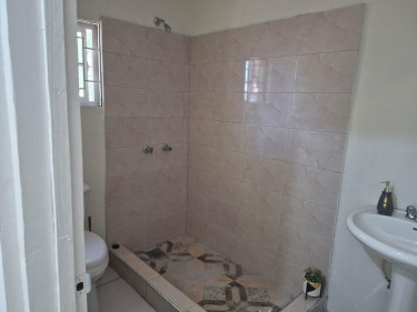 5 Bedroom House At Ridgeway Rd, Meadowbrook