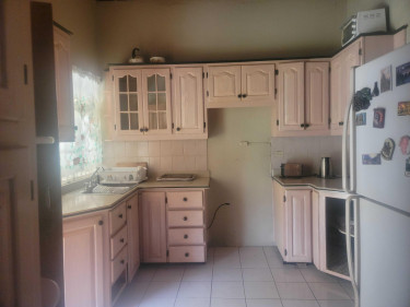 6 Bedroom 4.5 Bath 2 Storey House For Sale Houses Greenwich Pk , Mammee Bay