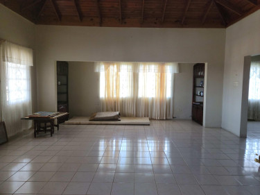 6 Bedroom 4.5 Bath 2 Storey House For Sale