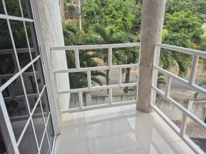 2 Bedrooms 2.5 Baths Apt In Small Complex