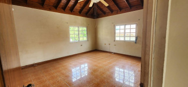 4 Bedrooms 4 Baths Family Home in Mount View
