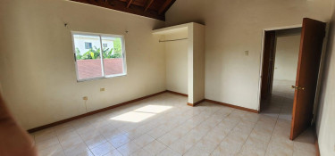 4 Bedrooms 4 Baths Family Home in Mount View