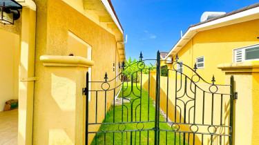 3 BEDROOM 2 Bathroom Drax Hall