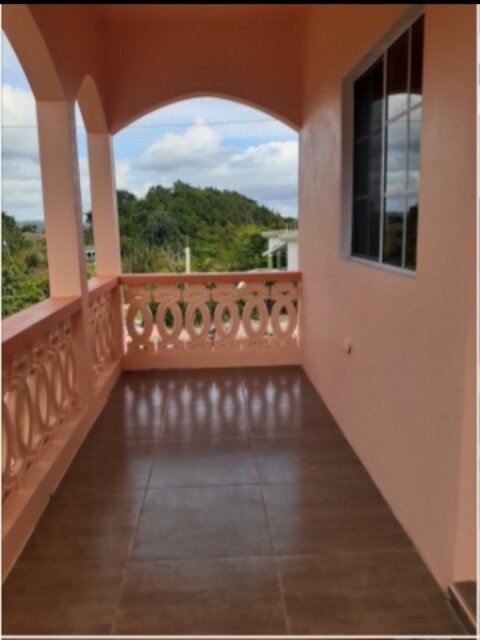 2 Bedroom House with 1 Bath For Sale Houses Victoria , Thompson Town
