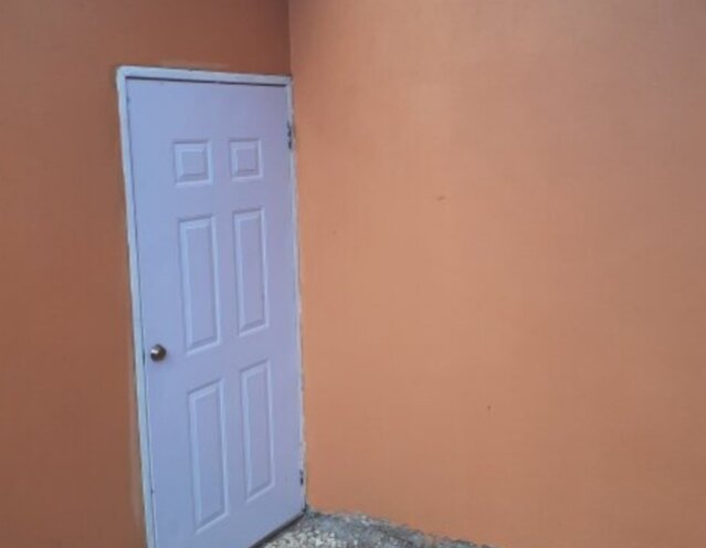 2 Bedroom House with 1 Bath For Sale