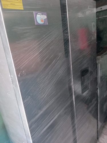 Refrigerator 