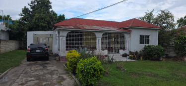 6 Bedroom For Sale At  Kings Avenue, Kingston  Houses St. Andrew 