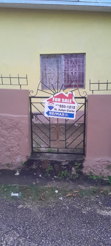 6 Bedrooms & 3 Bathrooms Houses Mandeville