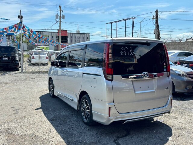 2015 Toyota Noah