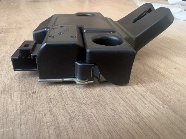 Subaru G4 Impreza Sedan Trunk Latch