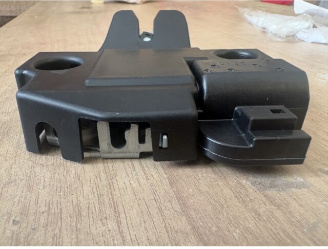 Subaru G4 Impreza Sedan Trunk Latch