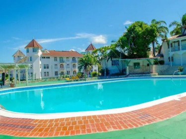 BEACH FRONT 1 BEDROOM APARTMENT WITH LOFT
