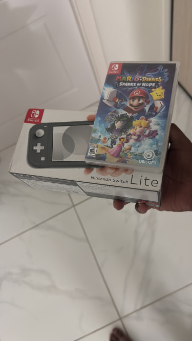 Nintendo Switch Lite - Free Game Included Mario 