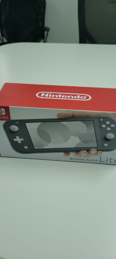 Nintendo Switch Lite - Free Game Included Mario 