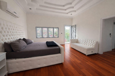 5 Bedroom 