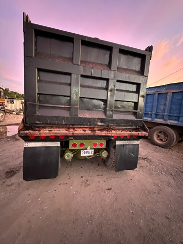 2013 Mack Pinnacle Tipper