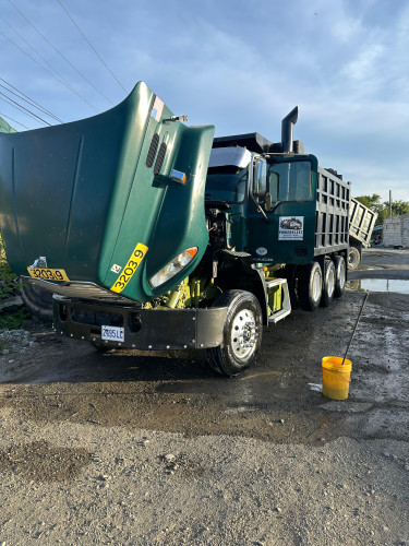 2013 Mack Pinnacle Tipper