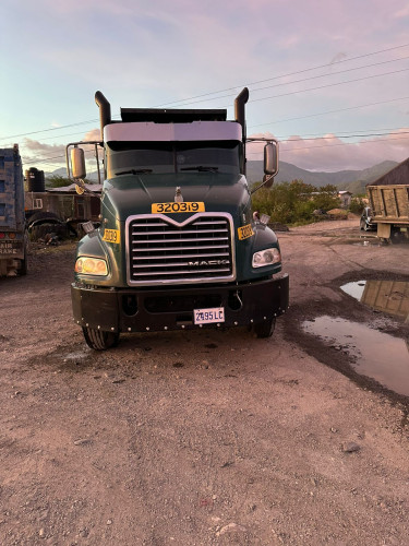 2013 Mack Pinnacle Tipper