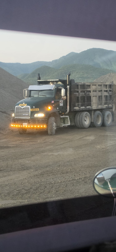 2013 Mack Pinnacle Tipper