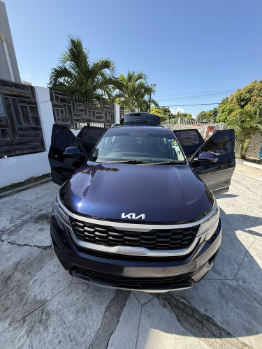 2023 KIA Seltos - 35xxx Miles! Vans & SUVs Liguanea