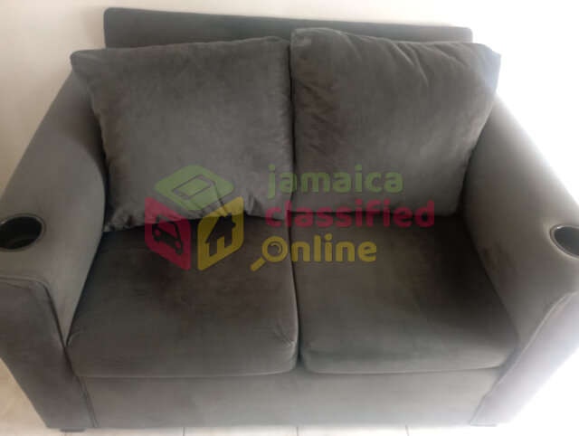 2 Seater Sofa (Like New) Sofas 32 Merrivale Ave, Kingston 8