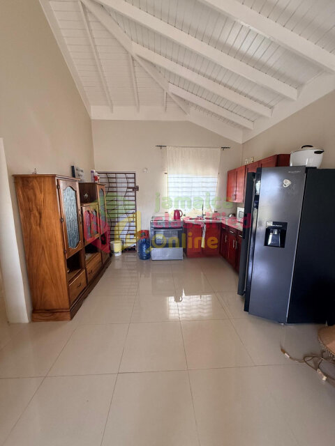 2 Bedroom 1 Bathroom Cozy Home