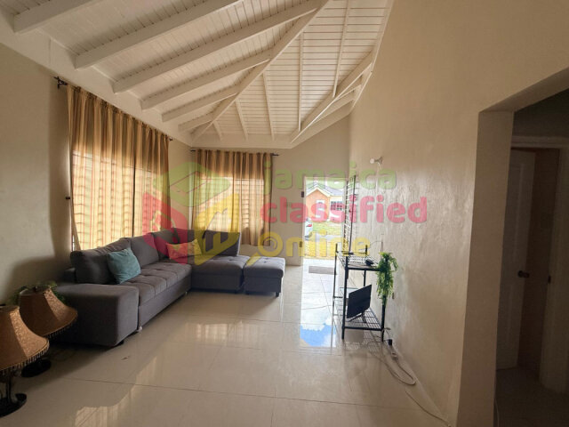 2 Bedroom 1 Bathroom Cozy Home