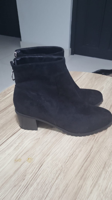 Suede Black Zipped Boots Women's Shoes Mannings Hill Road