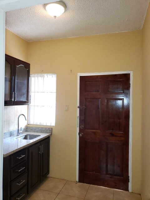 Cozy 1 Bedroom Studio with Parking Available