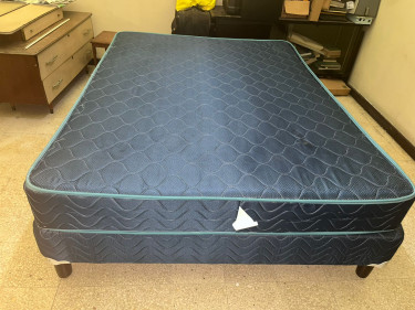 Queen Divan Bed Base And Matress