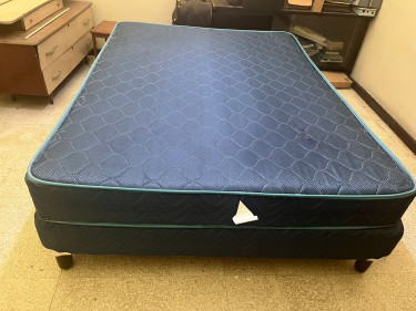 Queen Divan Bed Base And Matress