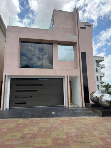 5 Bedroom Townhouses Kingston