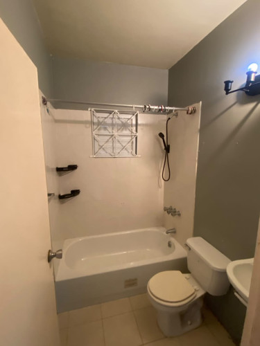 Recently Renovated 3 Bedrooms House For Rent
