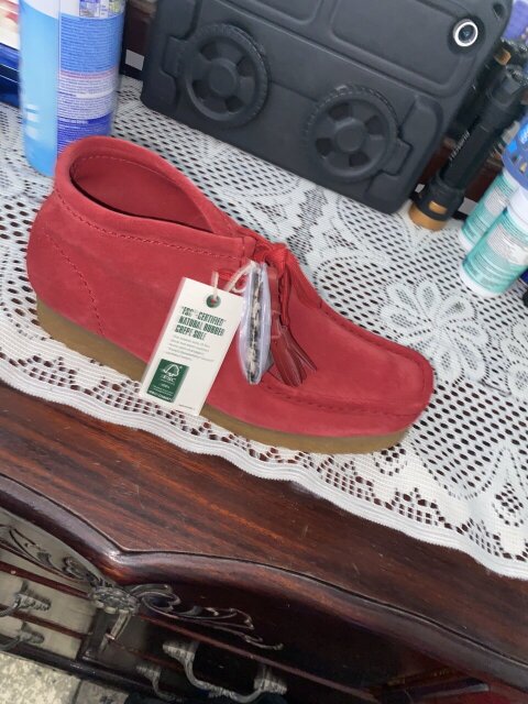 Women Genuine Wallabee Red Clarks