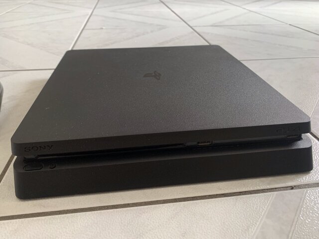 PS4 Slim 1TB Console + 2 Free Games Consoles New Kingston