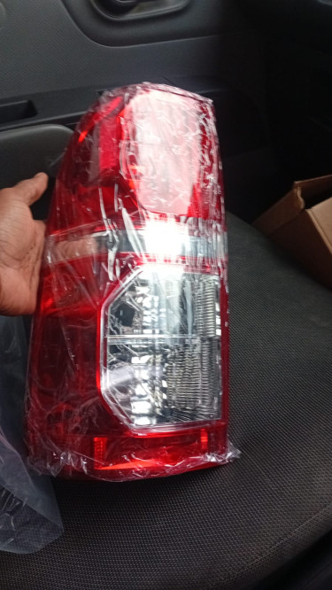 TOYOTA HILLUX BRAKE LIGHT Vans & SUVs LUCEA