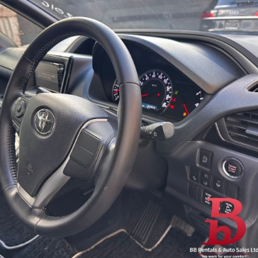 2016 Toyota Voxy