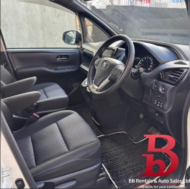 2016 Toyota Voxy