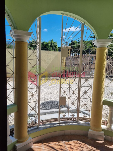 Spacious 2 Bedrooms for Rent in Mona, Kingston Apartments Mona