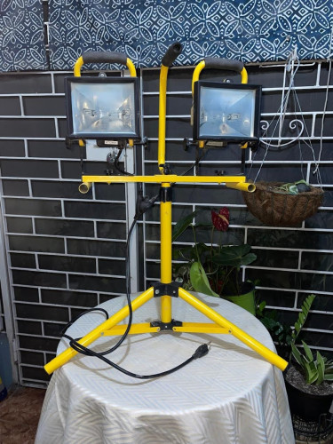 Portable Twin Head Halogen Task Light Tools Half-Way Tree