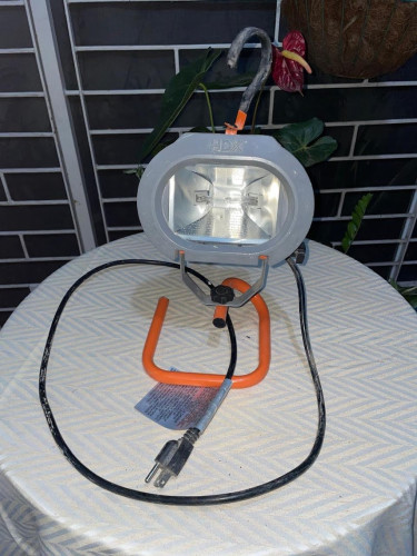 HDX Single Halgen Task Light Tools Half-Way Tree