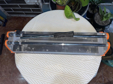 Pre-Owned 24 Inch Tile Cutter