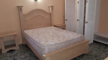 1 Bedroom And Bathroom (not Entire Apt Or House)