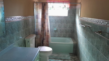 1 Bedroom And Bathroom (not Entire Apt Or House)