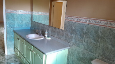1 Bedroom And Bathroom (not Entire Apt Or House)